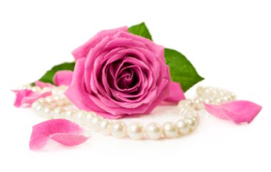 pembe Gül ve inci kolye