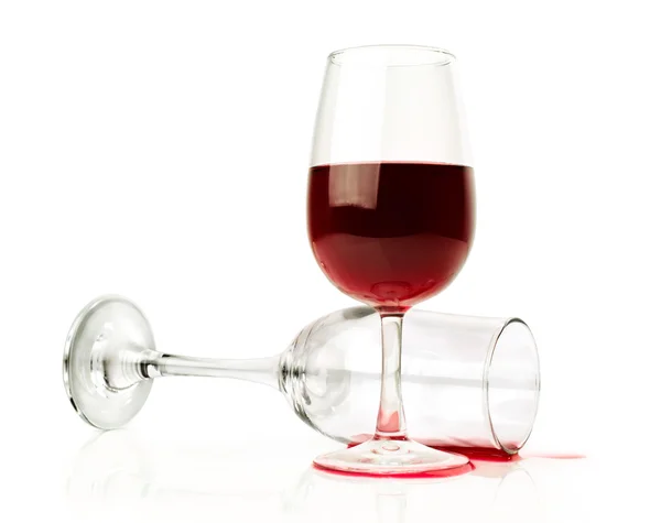 Delicado copo de vinho. Vazio e cheio . — Fotografia de Stock