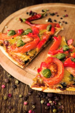 mantarlı pizza yakın çekim