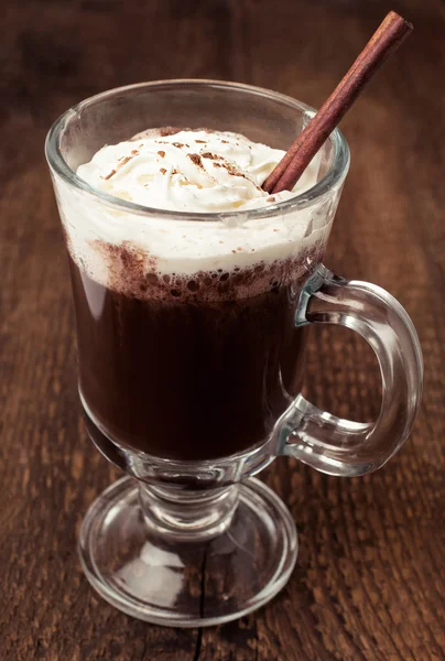 Cokelat panas dengan krim kocok — Stok Foto