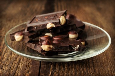 siyah cam daire Fındıklı çikolata 