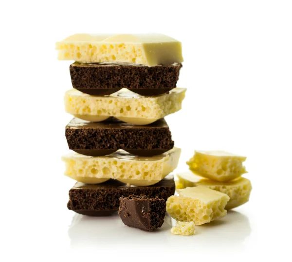 Zwart-wit poreuze chocolade — Stockfoto