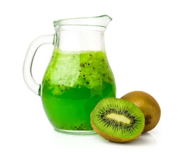 Beber con kiwi en una jarra de vidrio — Foto de Stock