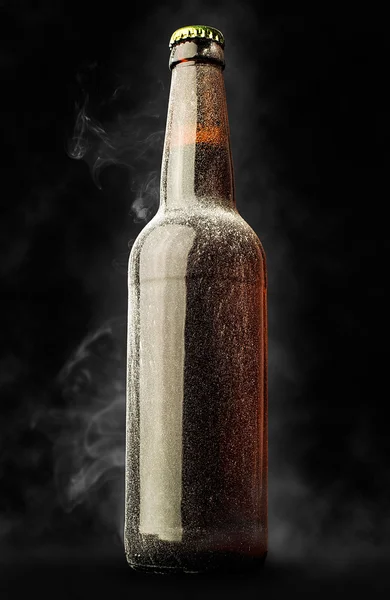 与蒸汽霜的啤酒瓶 — 图库照片