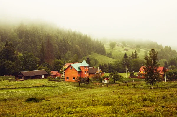 Morning fog in a mountain valley — Stock Photo, Image