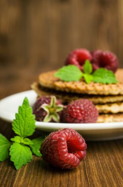 waffle ve taze frambuaz 