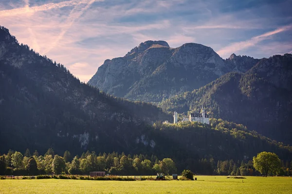Picturesque Landscape Neuschwanstein Castle Beautiful Alp Mountains Background — Stock Photo, Image