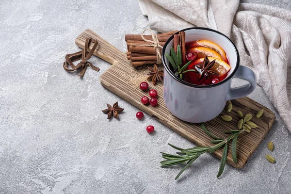 Höst Eller Jul Traditionell Dryck Med Apelsiner Tranbär Kanel Rosmarin — Stockfoto