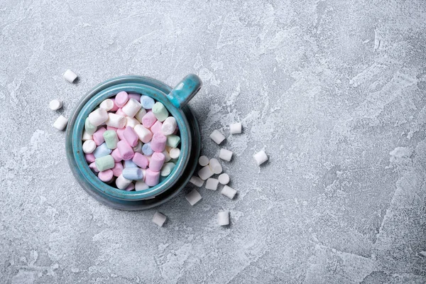 Vista Dall Alto Della Tazza Con Mini Marshmallow Colorati Cioccolata — Foto Stock