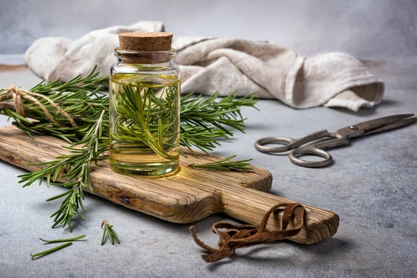Glass Jar Olive Oil Kitchen Herbs Green Thyme Healthy Food — Stock Photo, Image