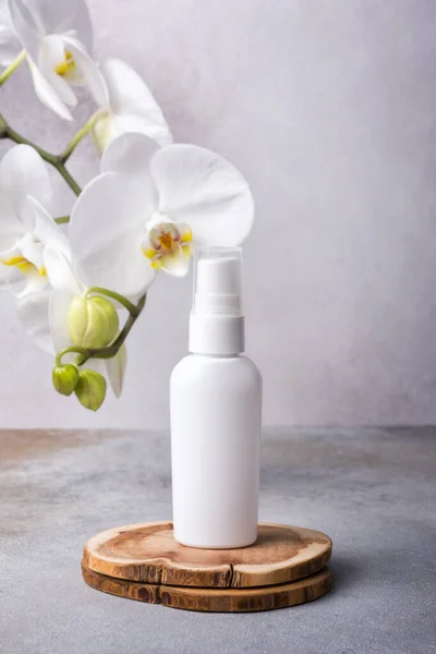 Burla Productos Cosméticos Para Cuidado Piel Botella Blanca Loción Ecológica —  Fotos de Stock