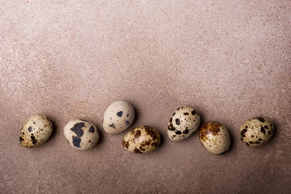 Top View Small Quail Eggs Brown Concrete Background Copy Space — стоковое фото