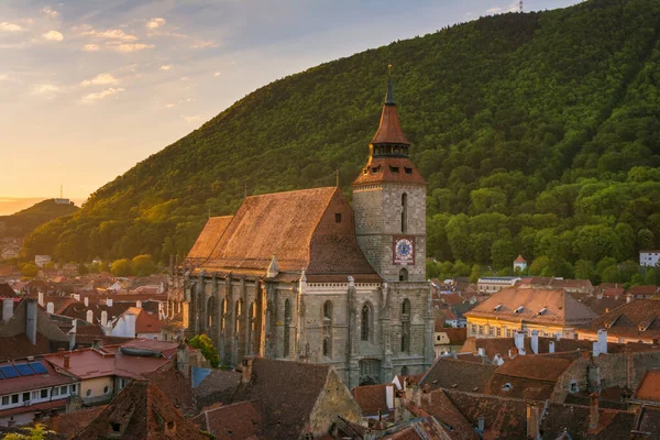 Brasov kentinin tarihi merkezi Transilvanya, Romanya ve Avrupa 'da güzel Siyah Kilise ve eski binalarla dolu bir şehir.