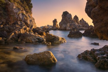Korfu veya Kerkyra 'daki İyon Denizi' nin güzel günbatımı manzarası, Avrupa 'da bir Yunan adasıdır.
