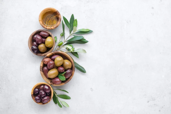Tasty Olives Oil Wooden Bowls Green Branches Light Background Copy — Foto Stock