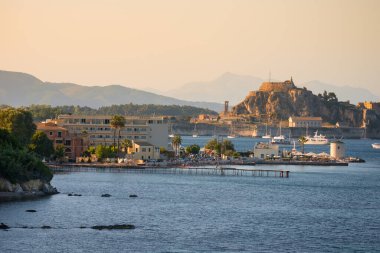 Korfu 'da ya da Kerkyra' da İran Denizi 'nin Eski Kalesi ile güzel bir manzara, Avrupa' da bir Yunan adasıdır.