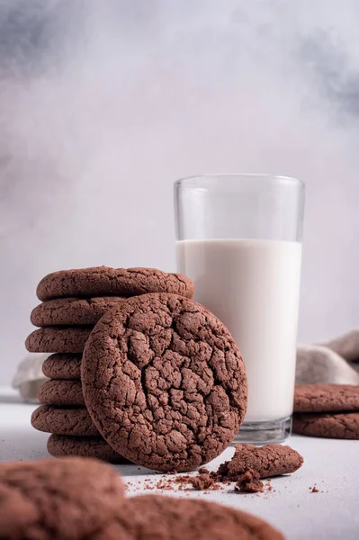 Homemade Tasty American Chocolate Cookies Glass Milk Grey Concrete Background — Stock Photo, Image