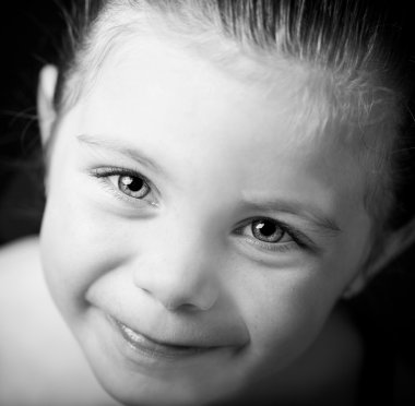 küçük kız portresi kadar güzel cloe