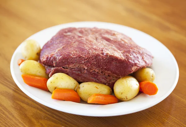 Traditional corned beef dinner — Stock Photo, Image