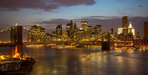 Brooklyn bridge at night