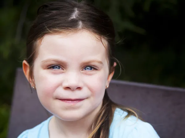 Girl on a bench — Stock Photo, Image