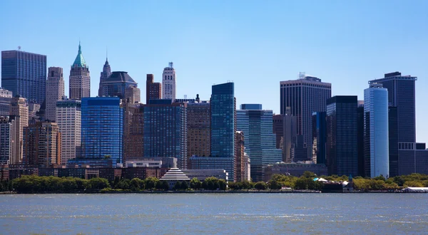 Centrum skyline van new york stad op een mooie dag — Stockfoto