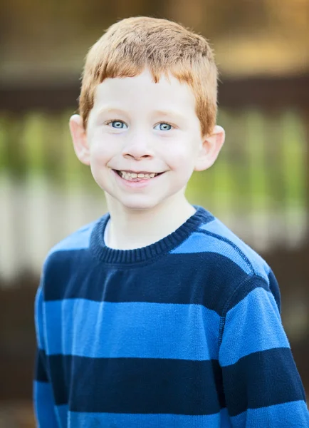 Handome zencefil çocuk açık sonbahar portre — Stok fotoğraf