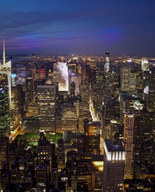 gün batımında new York'un siluetinin havadan görünümü