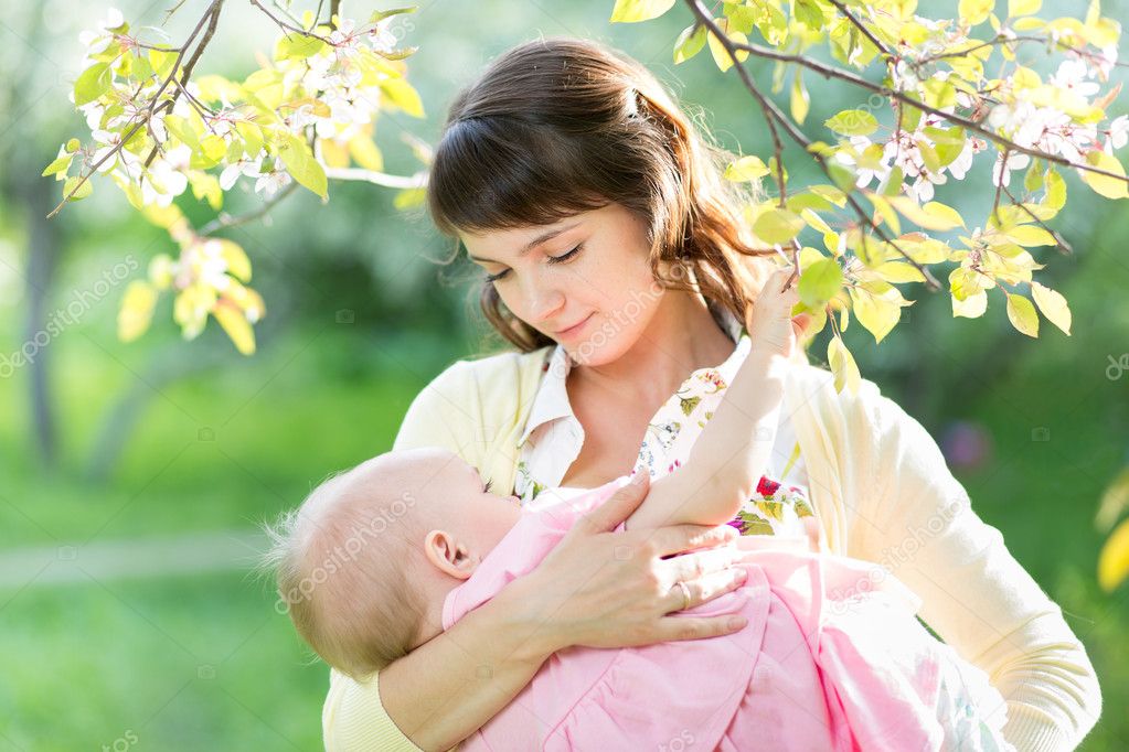 download hot breast feeding pic girls are feeding boys sex