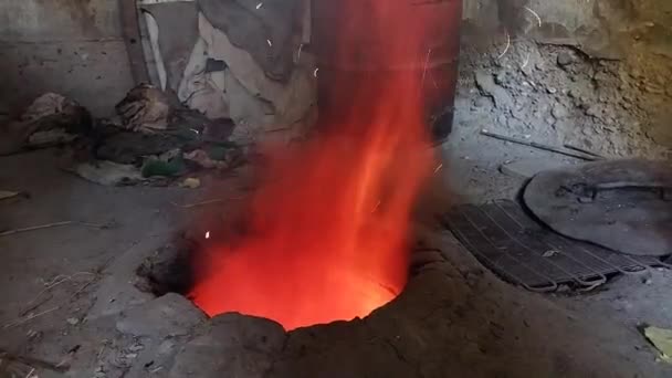 Yerin Altından Ateş Edin Toprak Yanıyor Ateş Alevi — Stok video