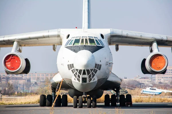 Samolot Towarowy Samoloty Towarowe Lotnisku Duże Statki Powietrzne Przewozu Towarów — Zdjęcie stockowe