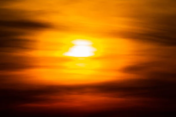 Nascer Sol Céu Laranja Sol Brilhante Nuvens — Fotografia de Stock
