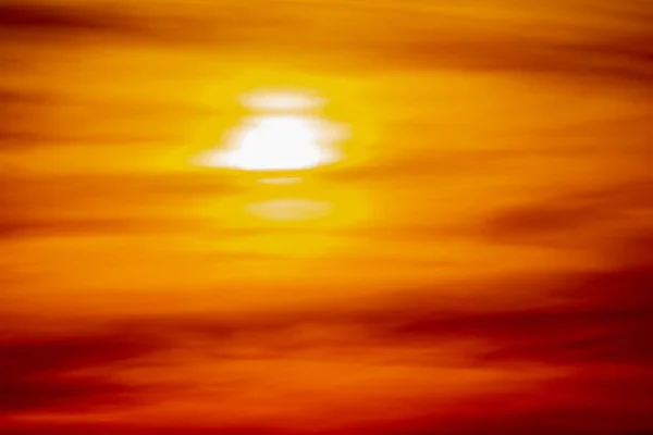 Sonnenaufgang Und Oranger Himmel Strahlende Sonne Und Wolken — Stockfoto