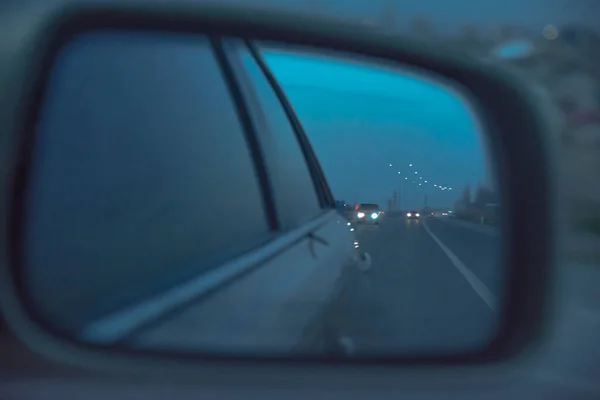 Ньому Видно Бокове Вікно Автомобіля Рух Автомобілів Вуличних Лап — стокове фото