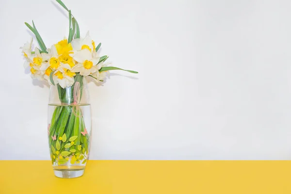 Blumenstrauß Einer Vase Gelbe Und Weiße Blumen Einer Vase Banner Stockbild