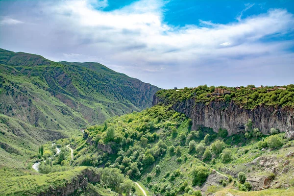 Зелені Поля Гори Захоплююча Природа Унікальними Горами Скелями — стокове фото