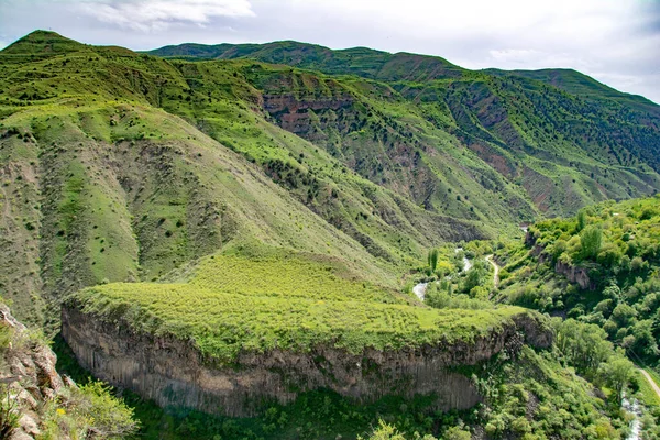 Campi Verdi Montagne Natura Affascinante Con Montagne Rocce Uniche — Foto Stock