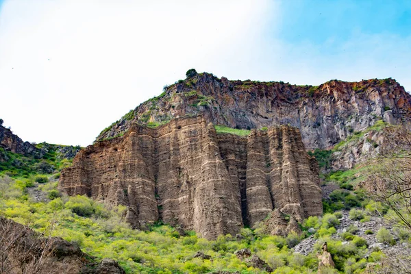 Зелені Поля Гори Захоплююча Природа Унікальними Горами Скелями — стокове фото