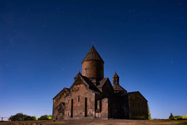 Ночной Пейзаж Церковь Фоне Ночного Неба Сияющие Звезды Старый Монастырь — стоковое фото