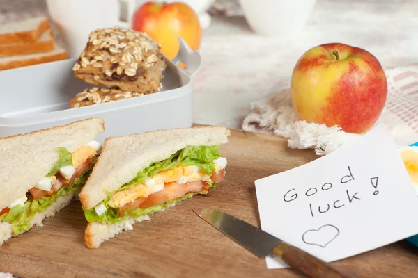 Lucky note in lunchbox — Stock Photo, Image