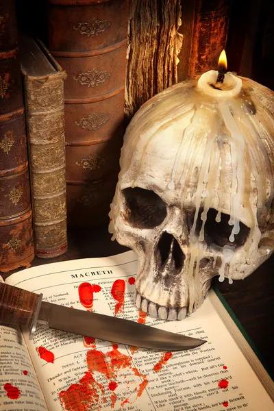 Halloween book and skull 3 — Stock Photo, Image