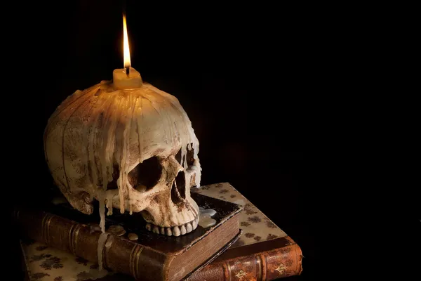 Candle on skull 4 — Stock Photo, Image