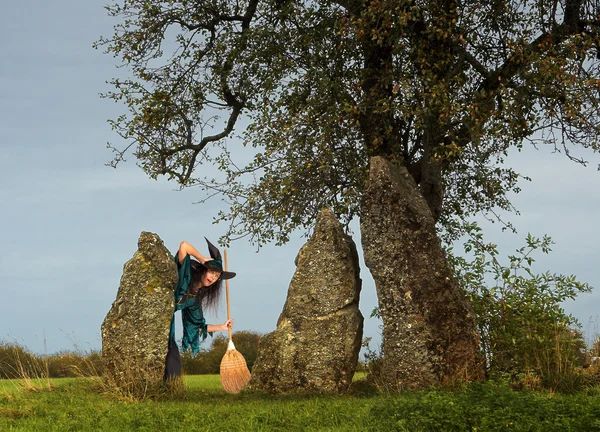 Hiding behind sacred rocks — Stock Photo, Image