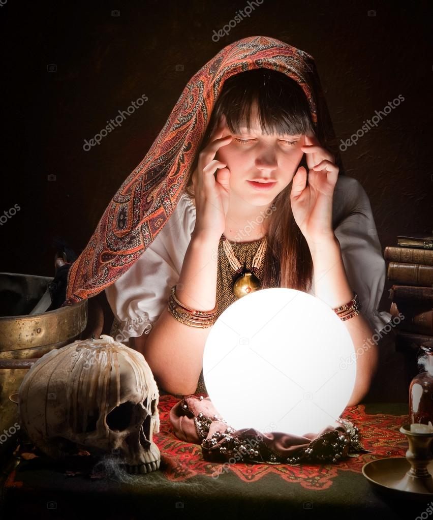 Resultado de imagem para imagem de uma bola de cristal