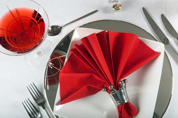 Świąteczny stół w czerwone i białe 1 — Zdjęcie stockowe