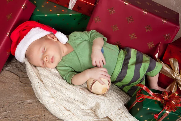 Presentes de Natal e um bebê — Fotografia de Stock