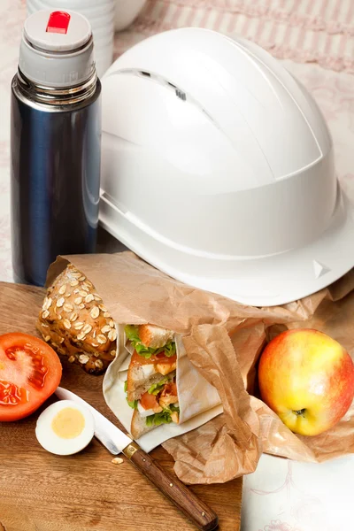 Lunch bag and helmet — Stock Photo, Image