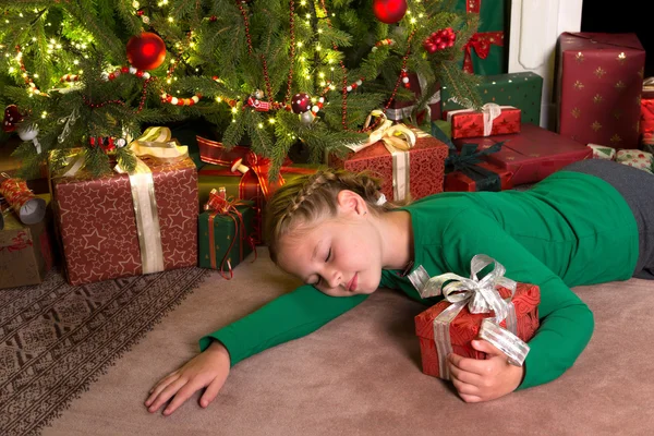 Ragazza che dorme con Natale — Foto Stock