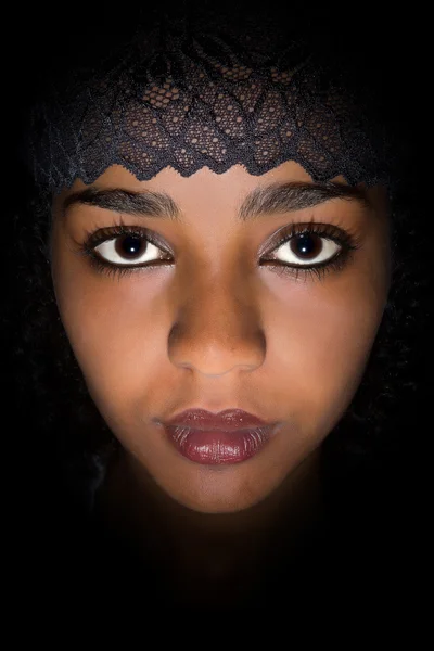 Afrikalı kadın için siyah dantel — Stok fotoğraf