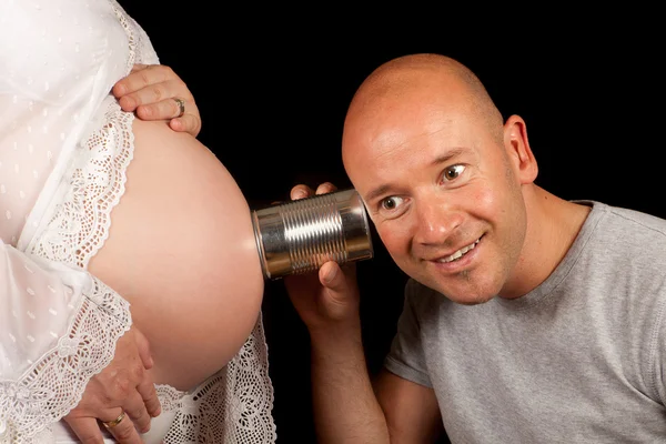 Listening to the pregnant belly — Stock Photo, Image